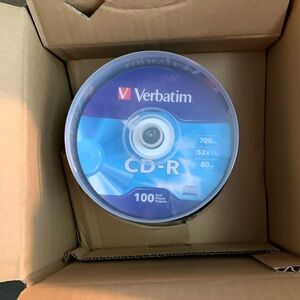 NIB Verbatim CD-R 100 pack. 700 mb. 52x speed. 80 minutes